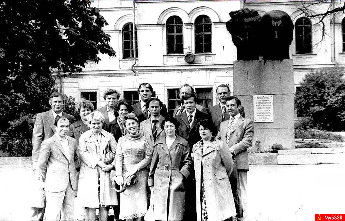     1983 