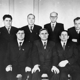  , 1957  (    )