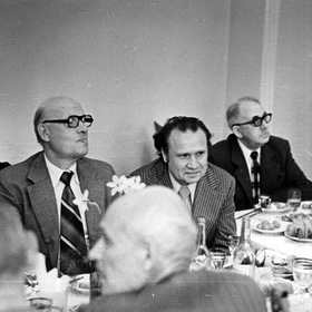  , 1976 