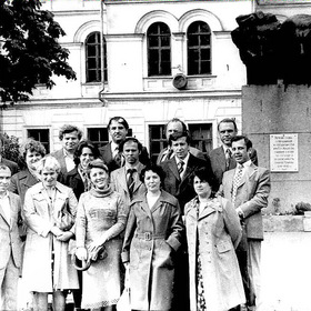     1983 